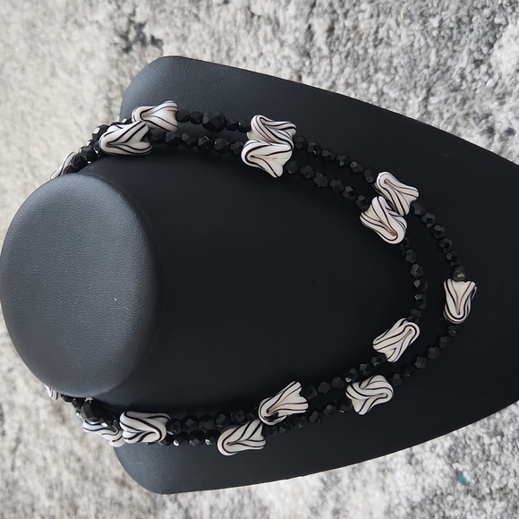 Vintage Lampwork bead black and white necklace - Picture 1 of 5